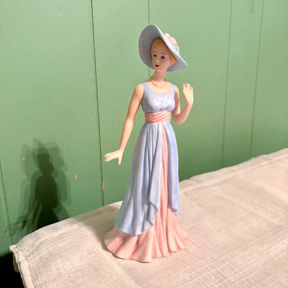 Vintage 2003 HOME INTERIORS 9" Porcelain Figurine # 14039-03 CAMILLE Homco - Picture 1 of 6